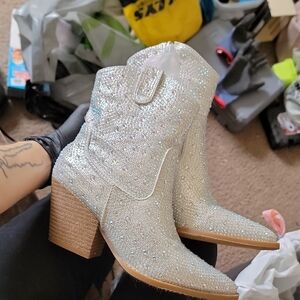 TOP Moda Silver Ankle Booties with Decorative Patterns